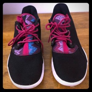 7Y women’s Jordan’s. 7y or 8.5 Women’s size